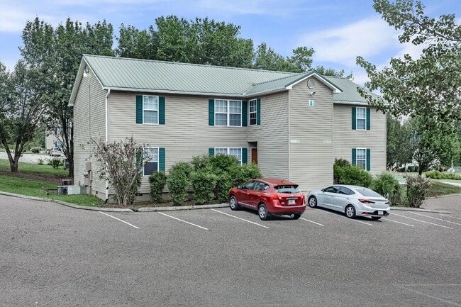 Building Photo - Move In Special: $300 OFF Rent + NO Admin Fee + 1/2 OFF Deposit