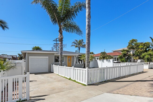 Building Photo - Single Family Home with AC and fenced fron...