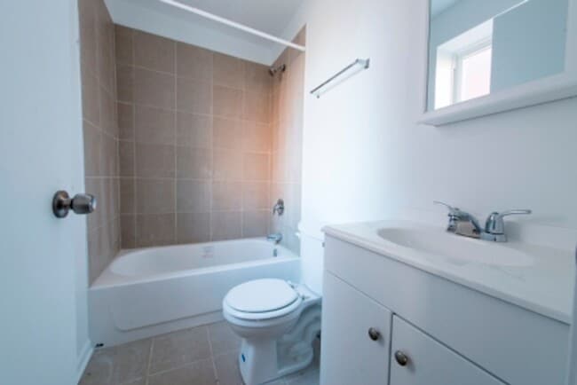 Building Photo - 4815 W Monroe