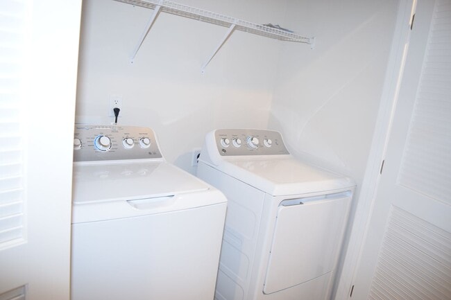 Building Photo - Modern 3-Bedroom Townhouse with Garage & Private Patio