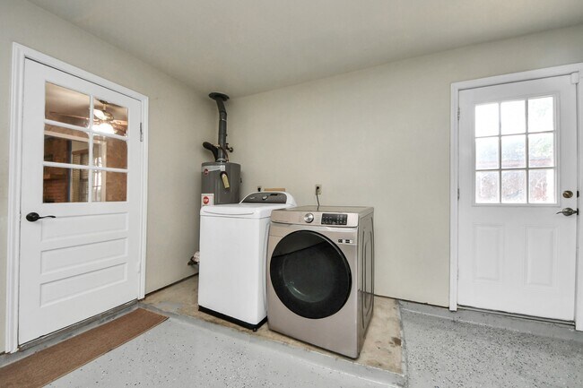 Building Photo - 8407 Kirchner Rd