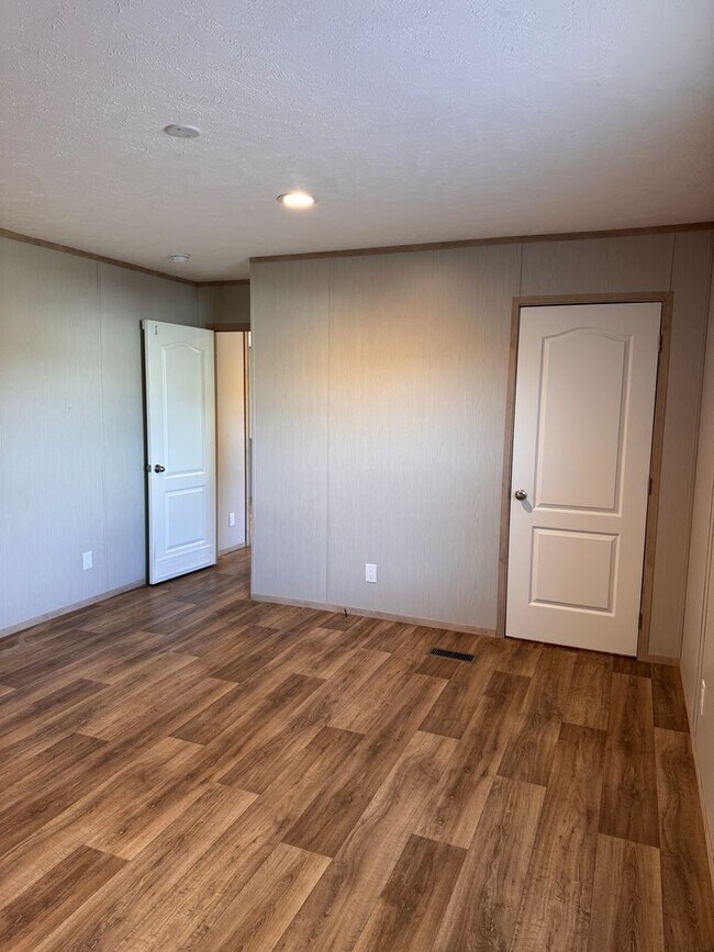 Building Photo - 3 Bedroom || 2 Bathroom in Concord