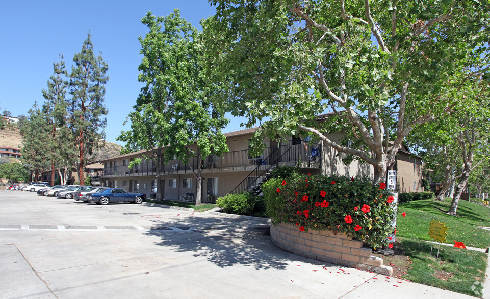 Primary Photo - Sundance Apartments