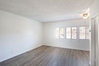 Building Photo - Large Studio in Mission Hills + Parking an...