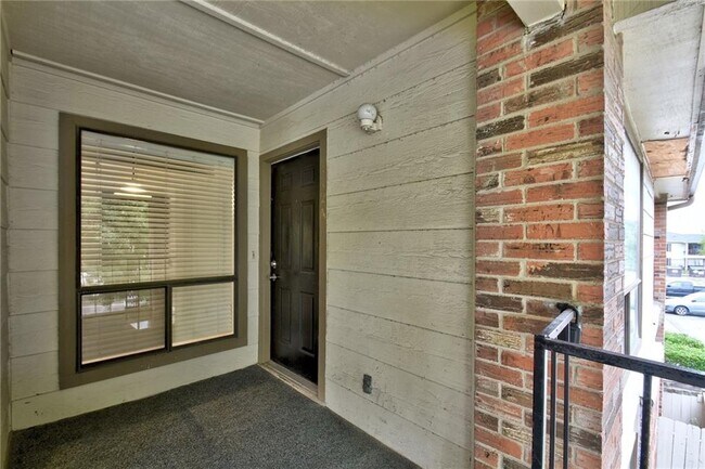 Building Photo - 1705 Crossing Pl