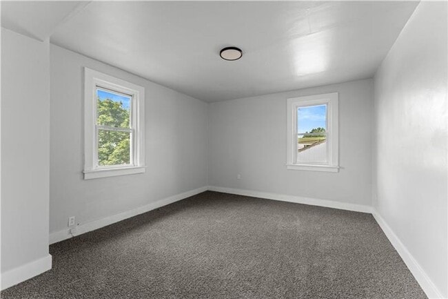 Building Photo - Spacious 4 Bedroom, 1 Bath Home in Crafton...