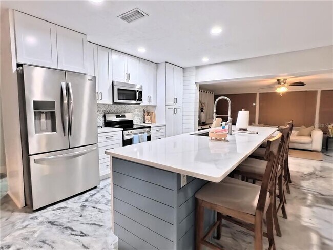 Building Photo - 6107 9th Ave W