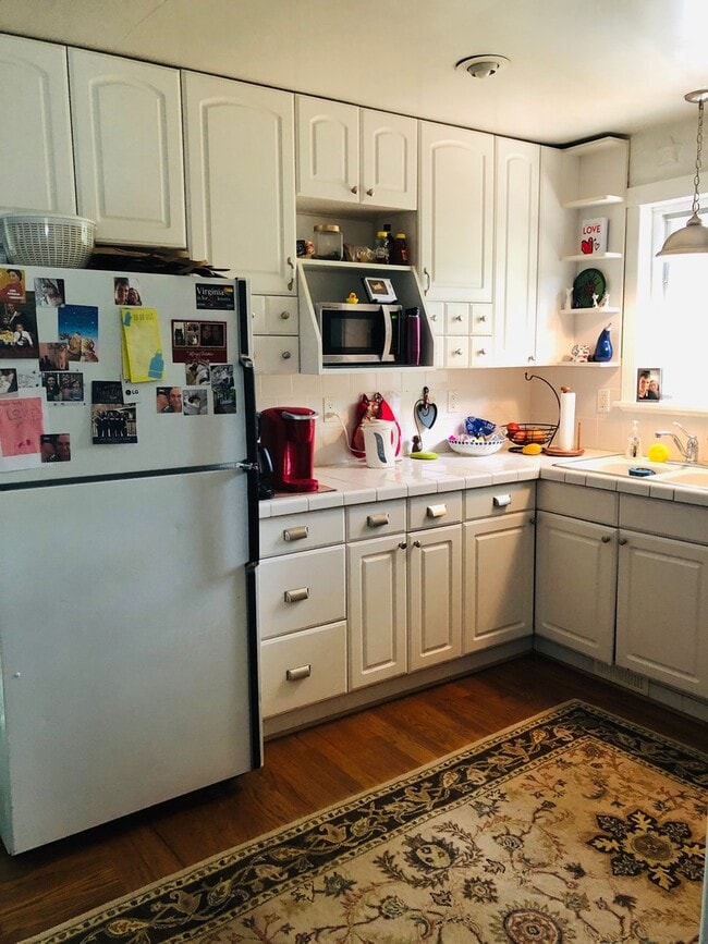 Building Photo - Beautiful 4bdrm/2.5 bath Cape-cod  located in the West End!