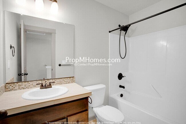 Building Photo - Gorgeous Four Bedroom Townhome in Orenco!