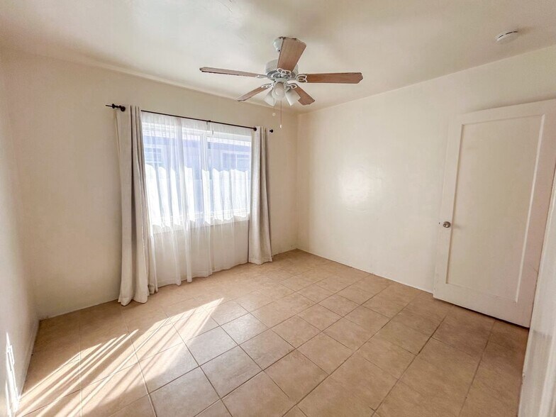 Building Photo - 408 S The Strand