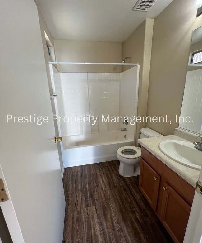Building Photo - Don't Miss Out On This Southeast Gem!