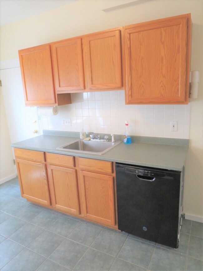Building Photo - 324 Highland Ave