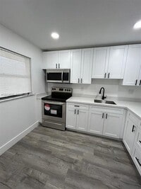 Building Photo - 8875 Fontainebleau Blvd