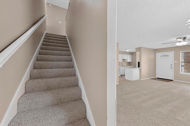 Building Photo - 913 W Rochelle Rd