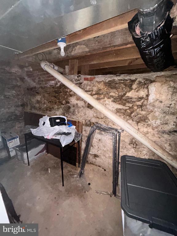 Building Photo - 1710 W Girard Ave