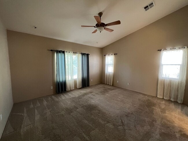 Building Photo - 3 BEDROOM HOME IN FALLS RANCH!