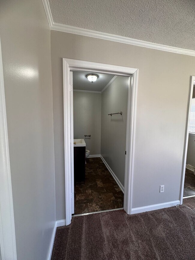 Building Photo - Freshly Updated 3Bedroom One Story Home