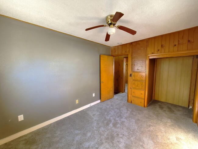 Building Photo - For Rent- Beautiful home in Evansdale! Pet...