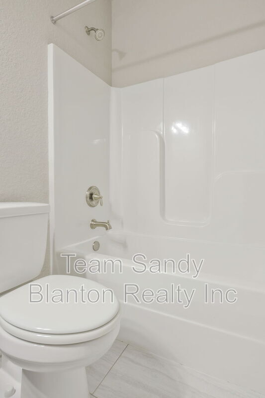 Building Photo - 5402 Parkside Dr