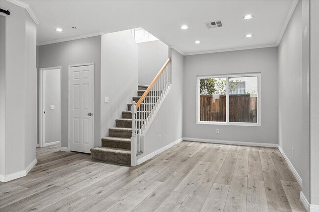 Stairs - 720 Foxhall Ct