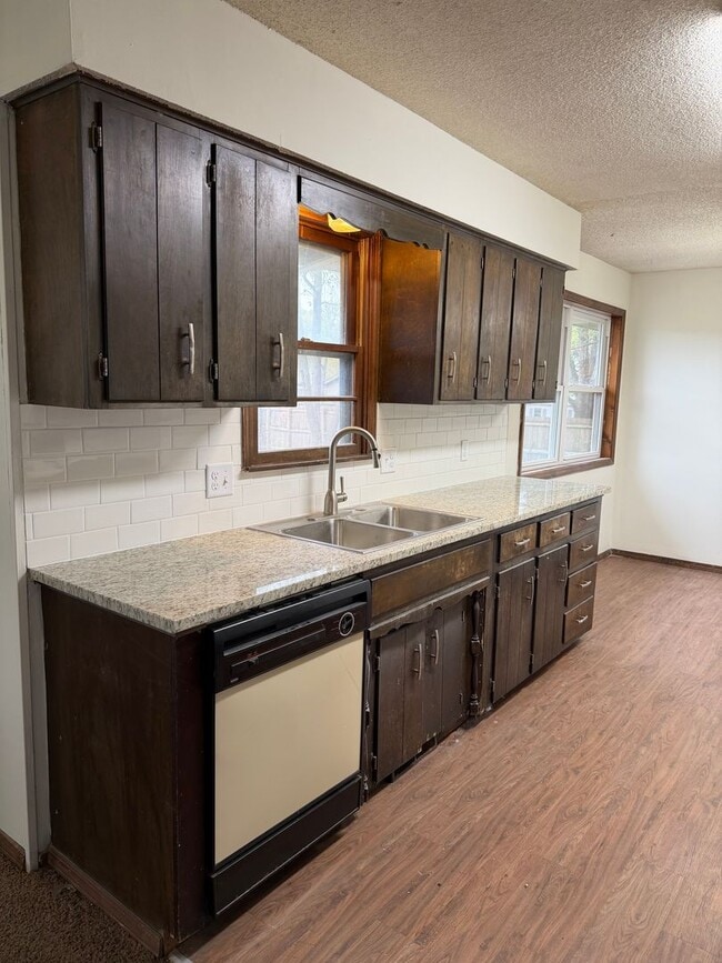 Building Photo - Newly updated 3 bedroom house with fenced yard!