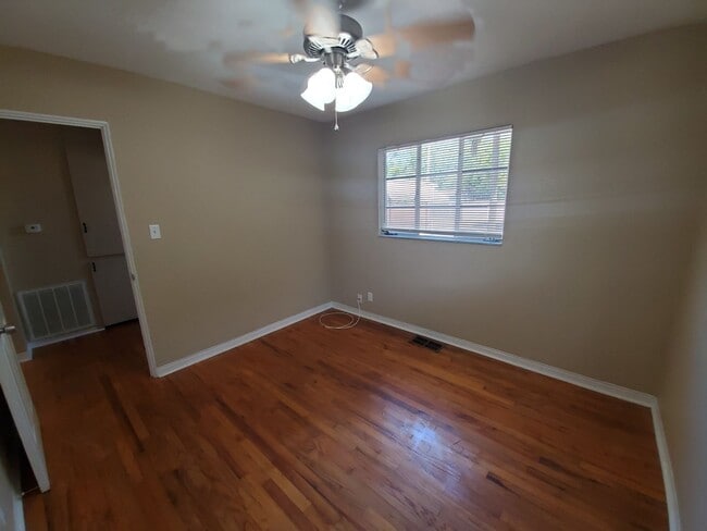 Building Photo - Two Bedroom House with carport