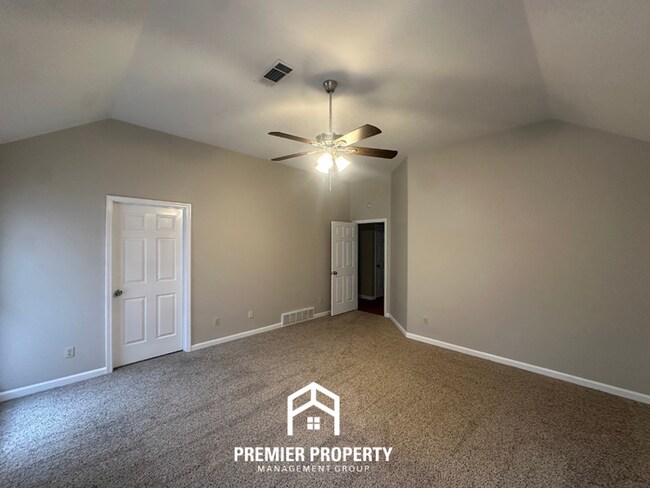 Building Photo - 8374 Kings Trail Cove