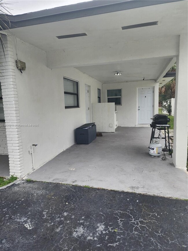 Building Photo - 2784 NW 9th St