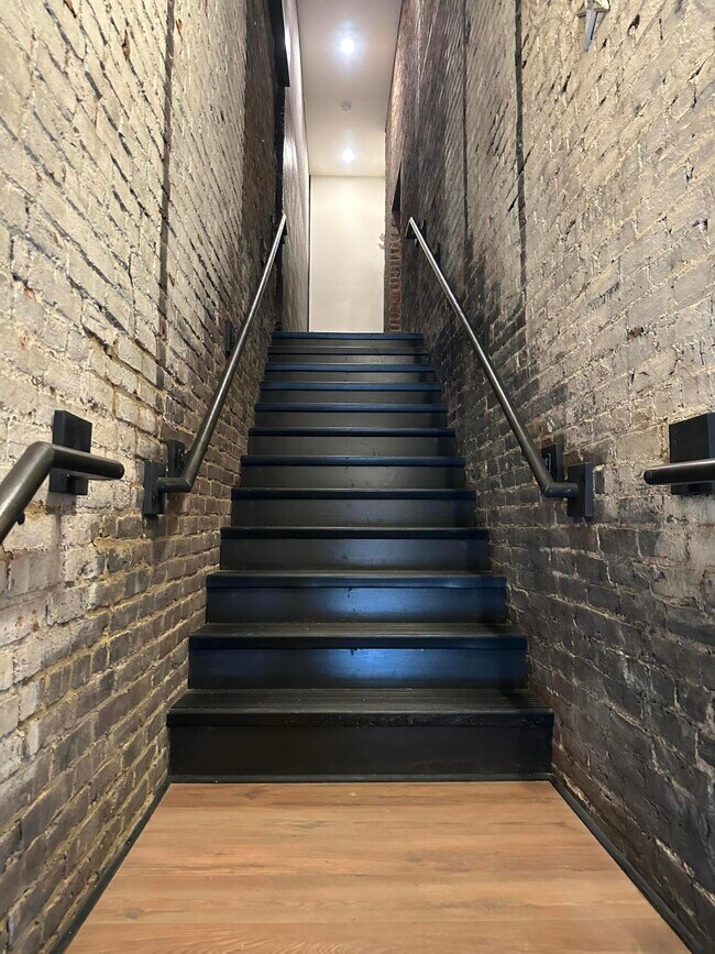 Building Photo - 307 W Main St