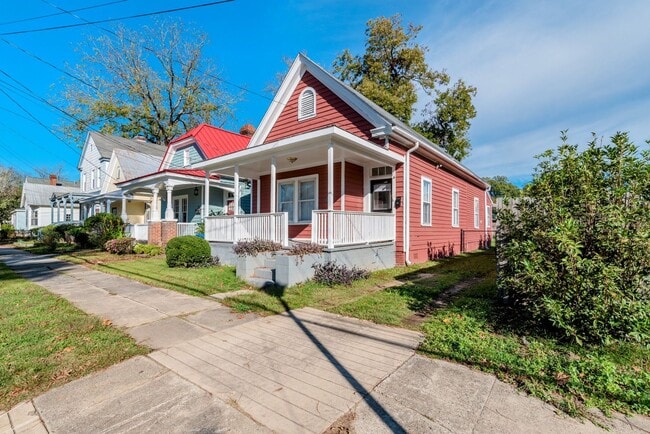 Building Photo - 1 bed/1 bath house for rent close to Downtown Augusta, with off-street parking!