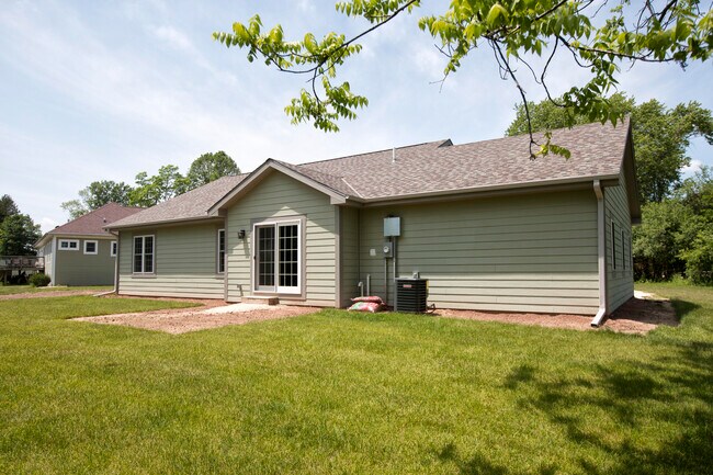 Building Photo - 1255 Westwood Dr