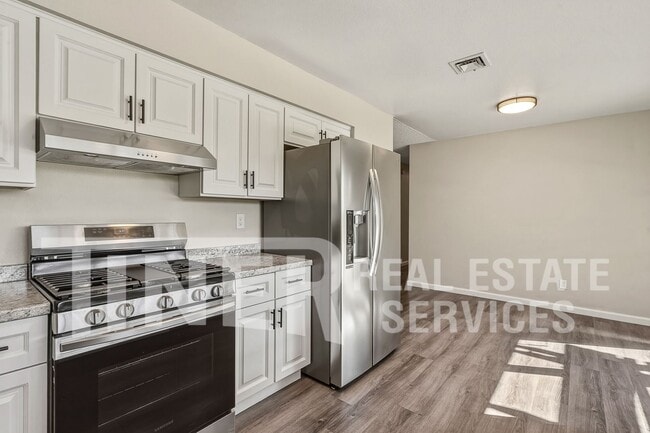 Building Photo - 9024 Leatham Ave