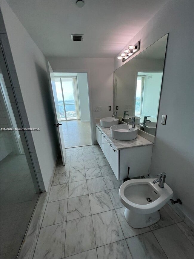 Building Photo - 888 Biscayne Blvd