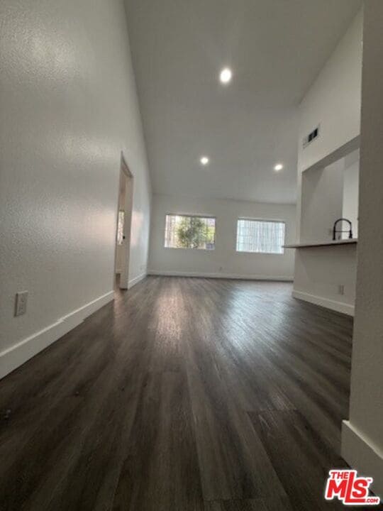 Building Photo - 621 N Bronson Ave