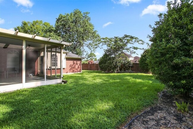 Building Photo - 617 Woodview Dr