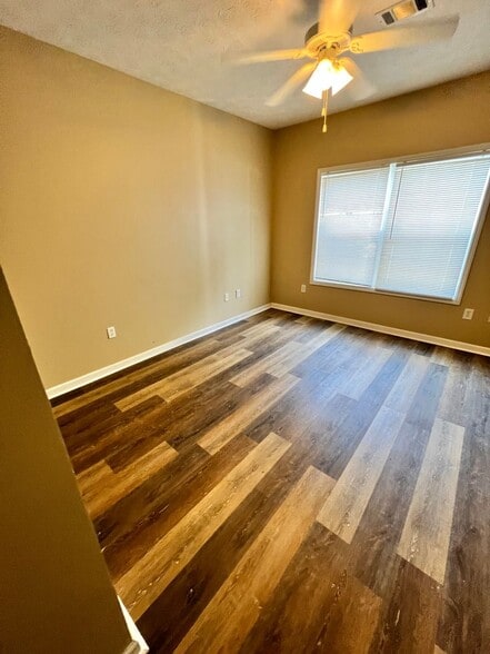 Building Photo - 303 N Ross St