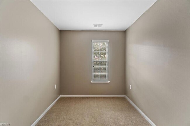 Building Photo - 1526 Hambledon Loop