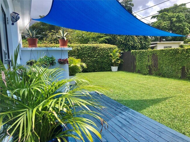 Building Photo - 6450 SW 19th St