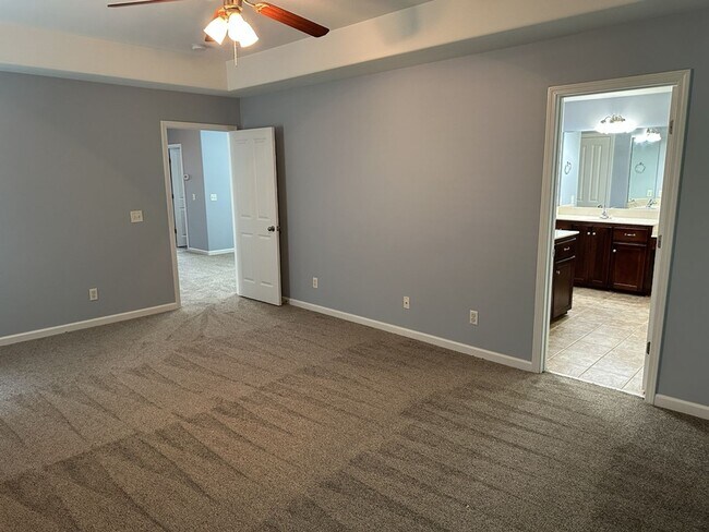 Building Photo - 250 Summer Hill Way