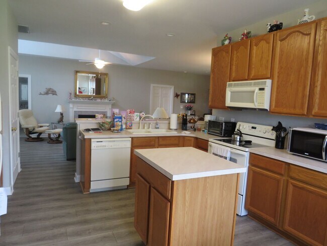 Building Photo - Hammocks at Brandywine Bay