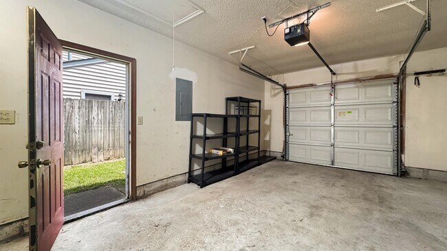 Building Photo - 5568 Annandale Dr