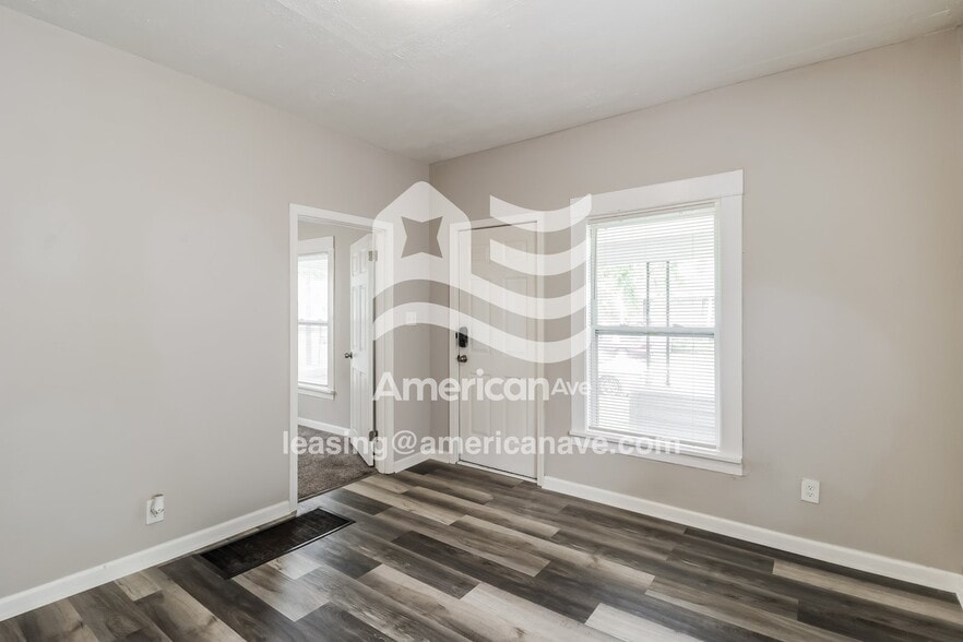 Building Photo - 806 Crawford St