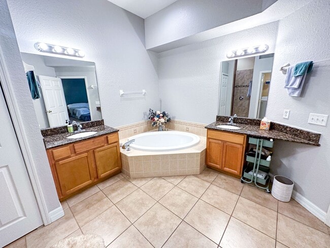 Building Photo - 3 Bed/ 2.5 Bath Pet Friendly Home!