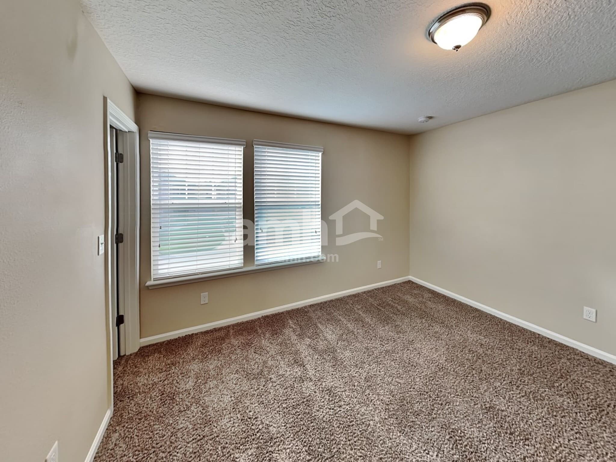 Building Photo - 332 Silver Glen Ave