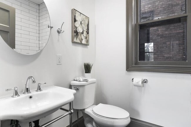 Building Photo - 102 Florida St