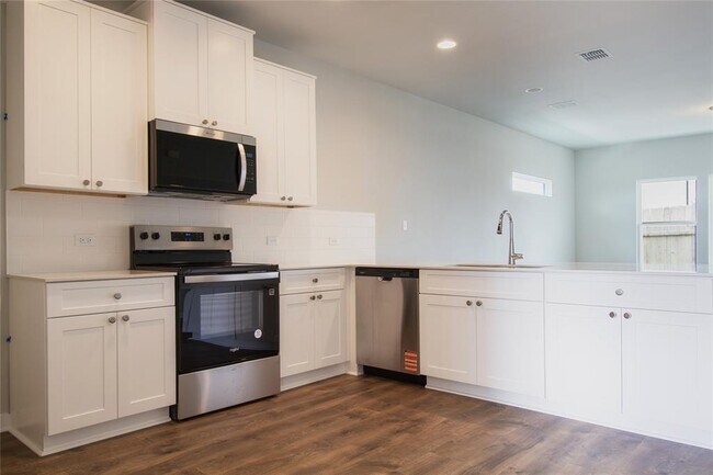 Building Photo - 17506 El Hidalgo Dr