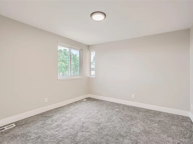 Building Photo - 7899 Allison Way