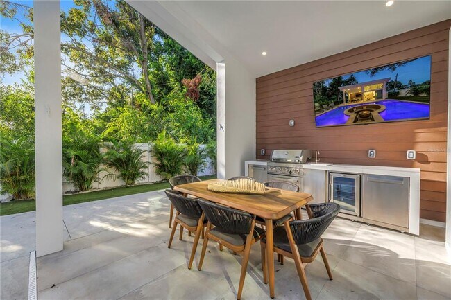 Building Photo - 2065 Goldenrod St