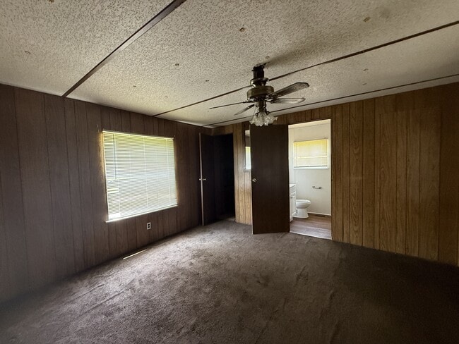 Building Photo - 441 Willow Run Rd