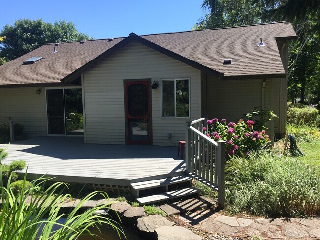 Building Photo - 3 Bedroom Home in Troutdale